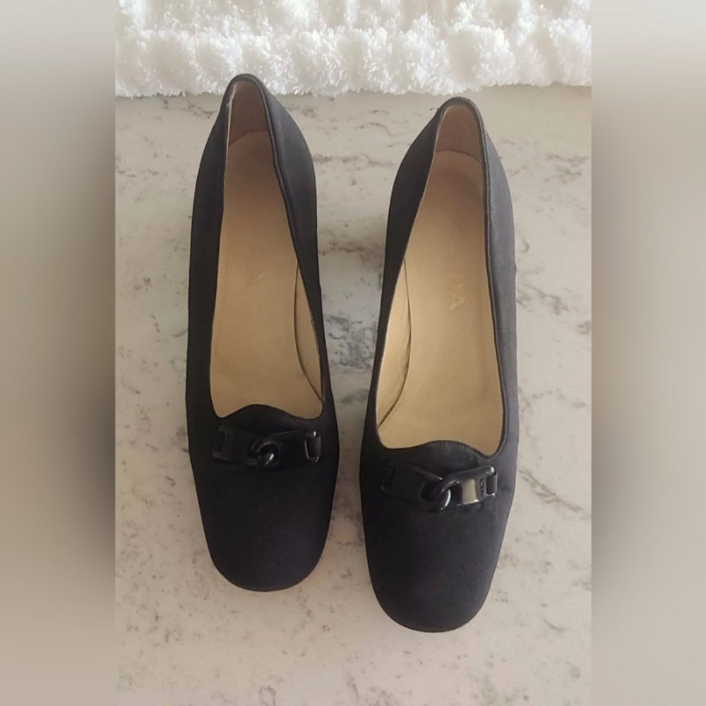 Prada vintage pumps